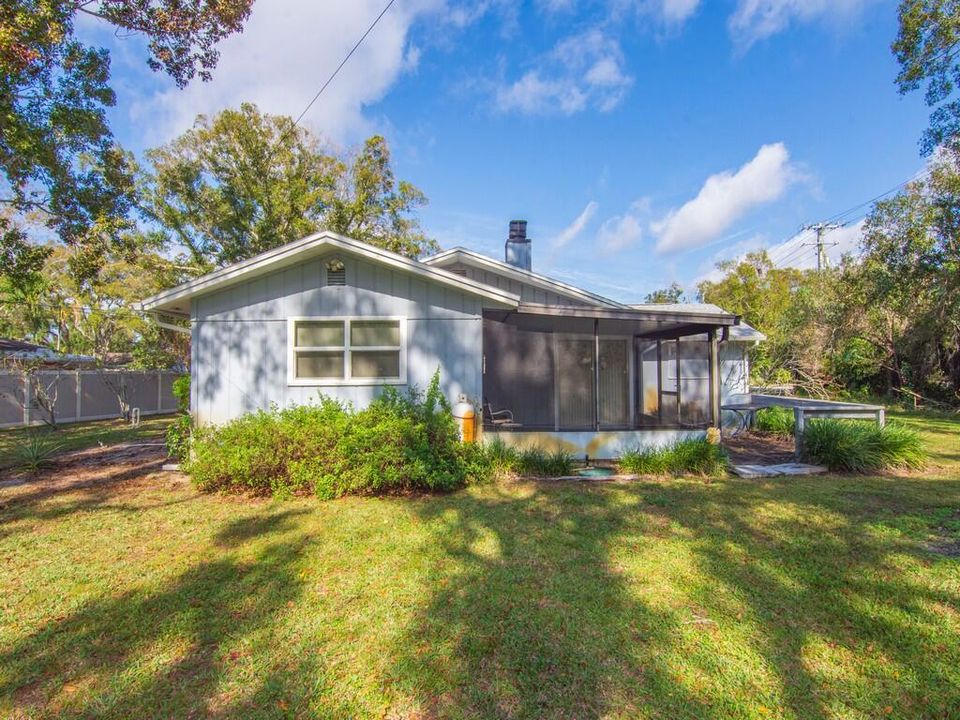 For Sale: $395,000 (2 beds, 2 baths, 1375 Square Feet)