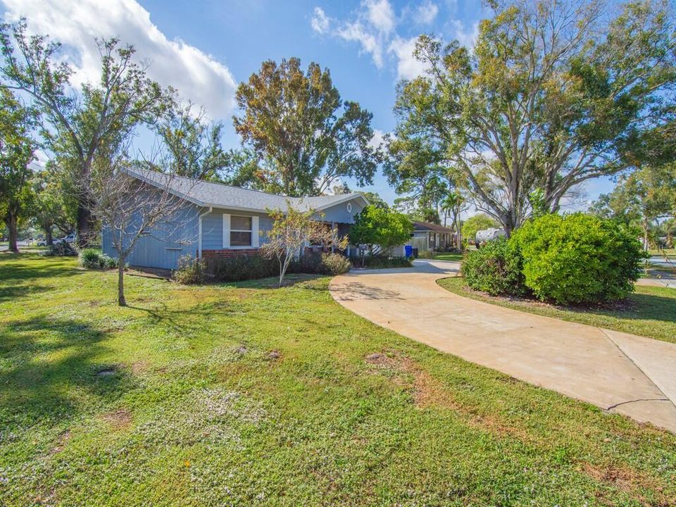 For Sale: $395,000 (2 beds, 2 baths, 1375 Square Feet)