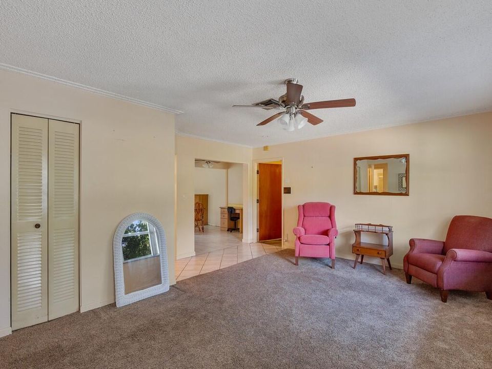 For Sale: $395,000 (2 beds, 2 baths, 1375 Square Feet)