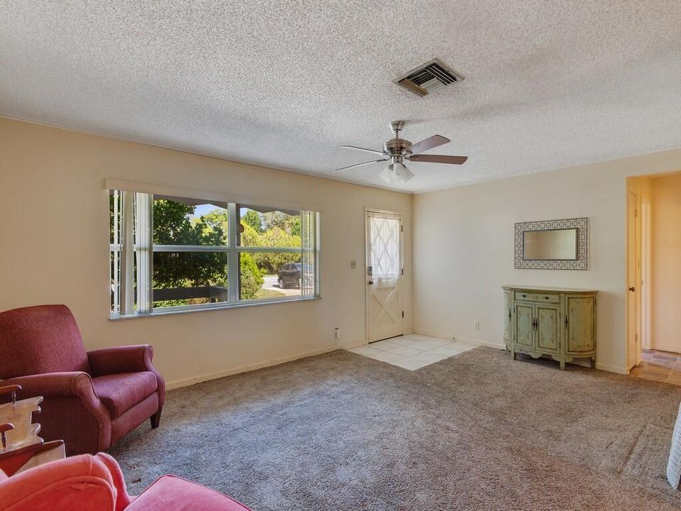 For Sale: $395,000 (2 beds, 2 baths, 1375 Square Feet)