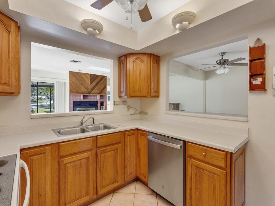 For Sale: $395,000 (2 beds, 2 baths, 1375 Square Feet)