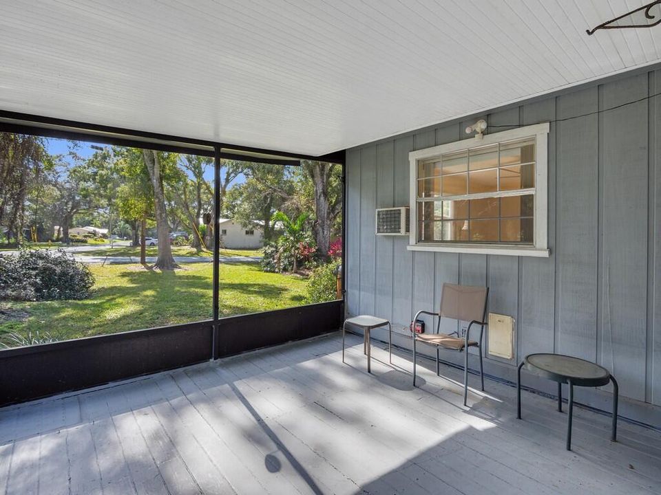 For Sale: $395,000 (2 beds, 2 baths, 1375 Square Feet)