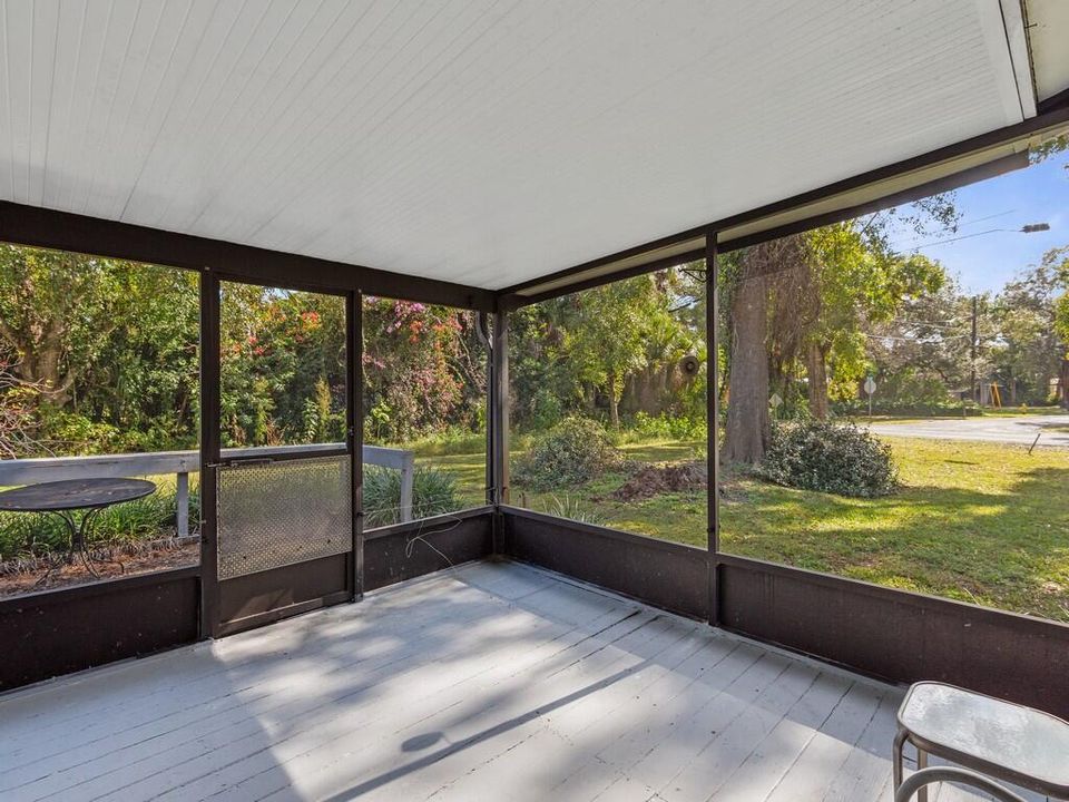 For Sale: $395,000 (2 beds, 2 baths, 1375 Square Feet)