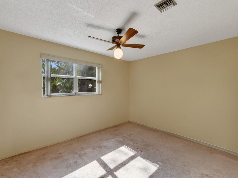 For Sale: $395,000 (2 beds, 2 baths, 1375 Square Feet)