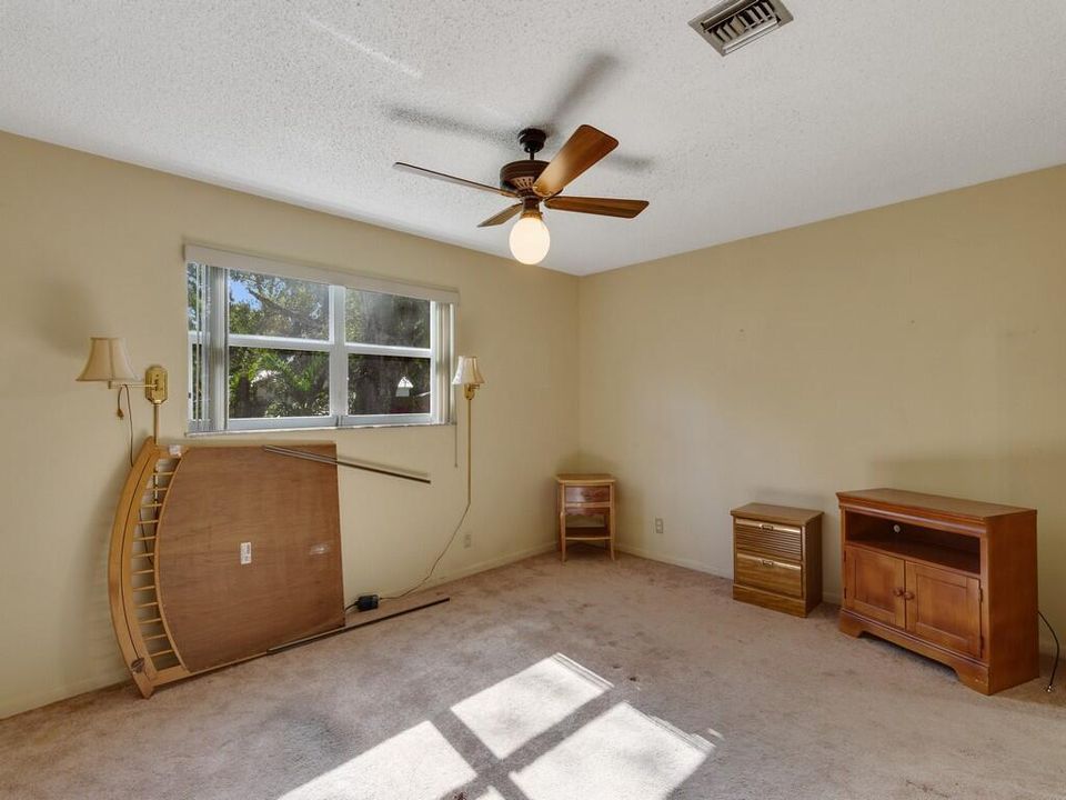 For Sale: $395,000 (2 beds, 2 baths, 1375 Square Feet)