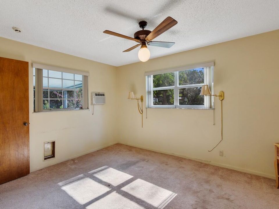 For Sale: $395,000 (2 beds, 2 baths, 1375 Square Feet)