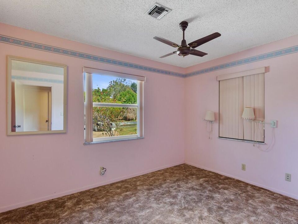 For Sale: $395,000 (2 beds, 2 baths, 1375 Square Feet)