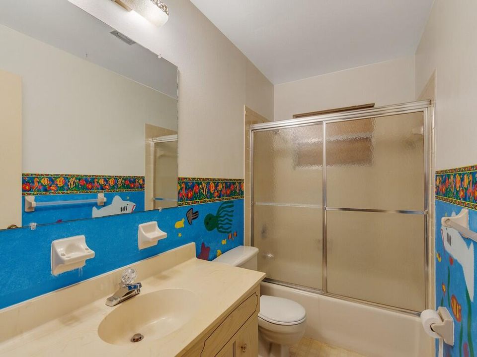 For Sale: $395,000 (2 beds, 2 baths, 1375 Square Feet)