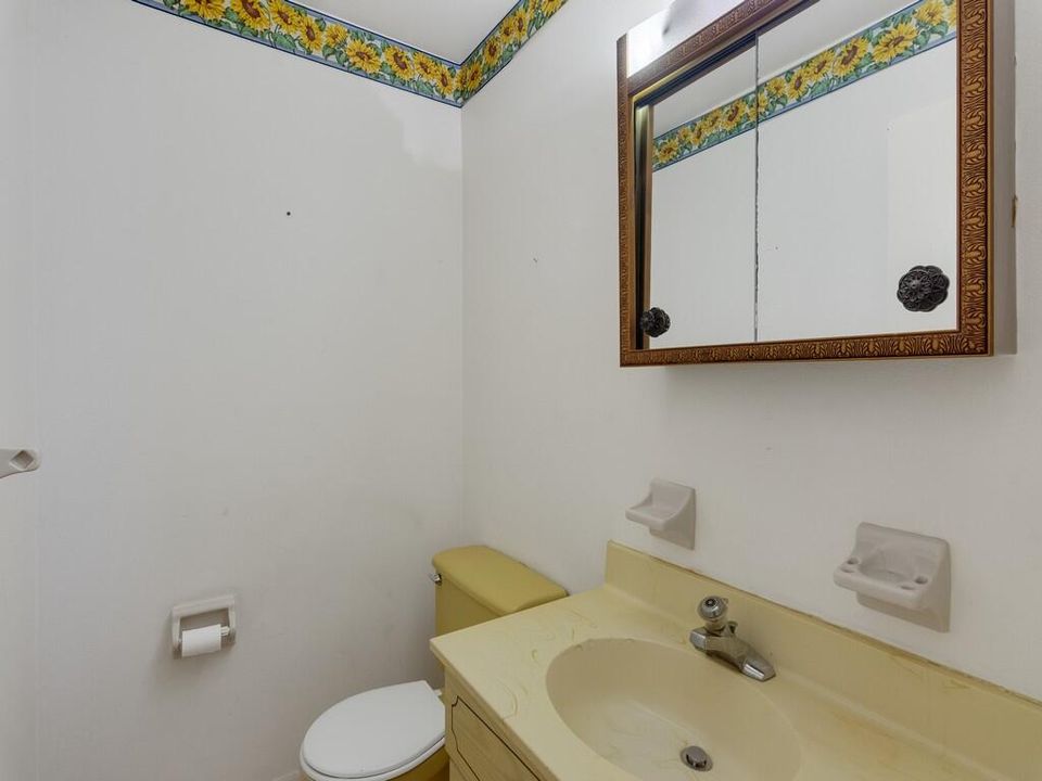 For Sale: $395,000 (2 beds, 2 baths, 1375 Square Feet)