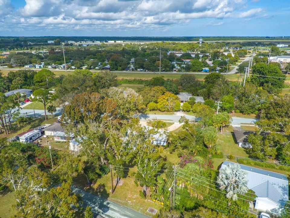 For Sale: $395,000 (2 beds, 2 baths, 1375 Square Feet)