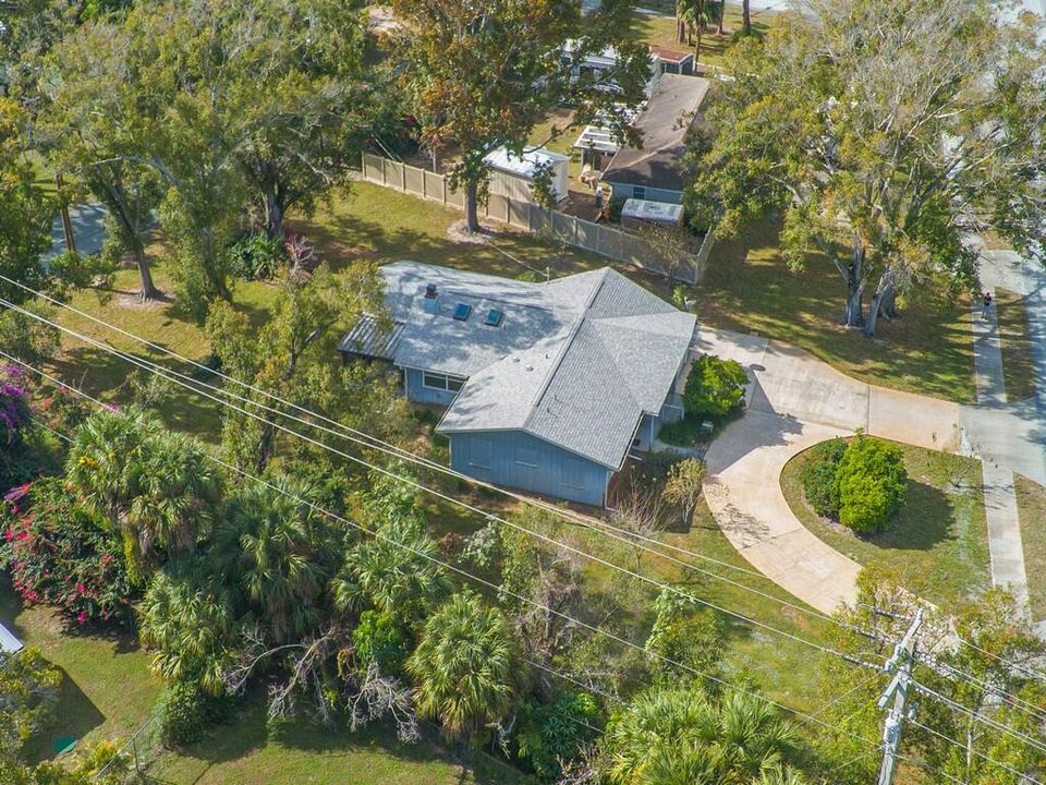 For Sale: $395,000 (2 beds, 2 baths, 1375 Square Feet)