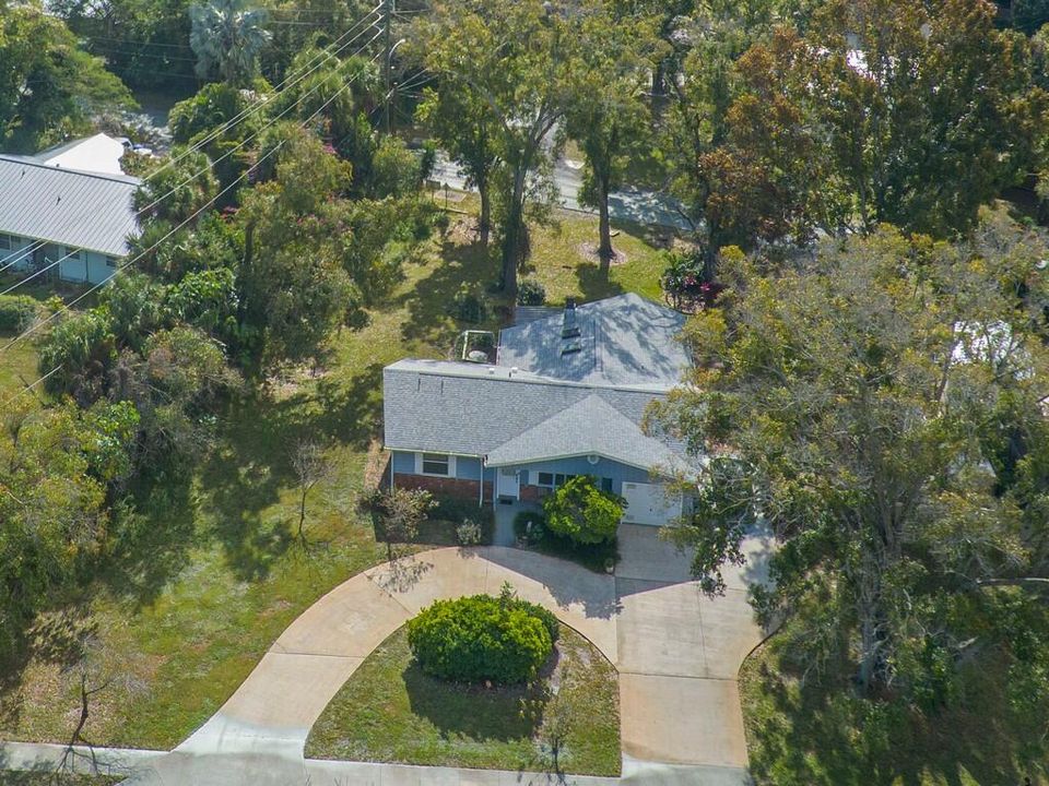 For Sale: $395,000 (2 beds, 2 baths, 1375 Square Feet)