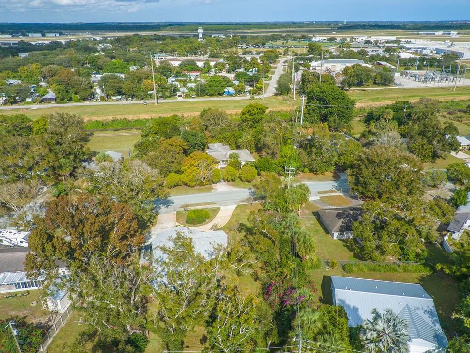 For Sale: $395,000 (2 beds, 2 baths, 1375 Square Feet)