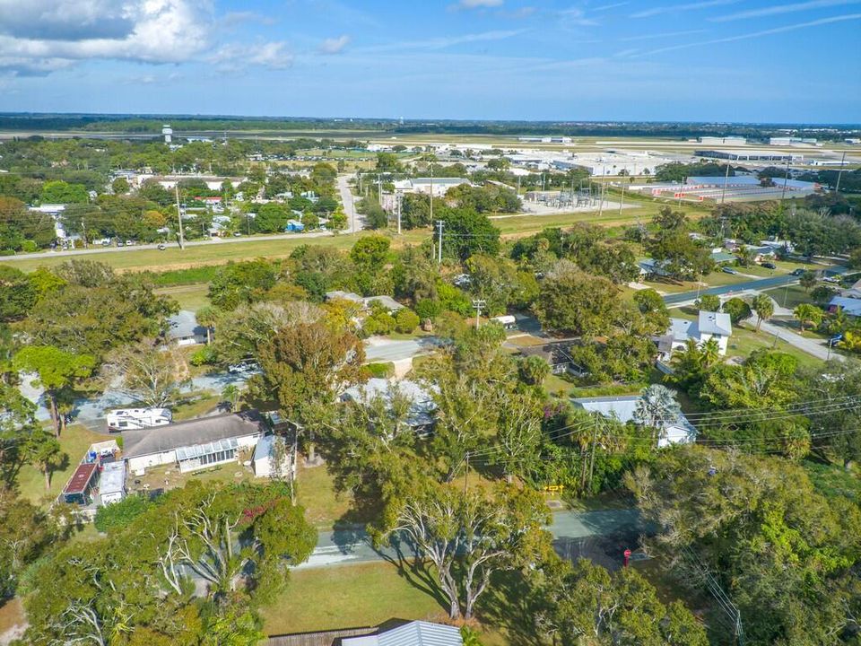 For Sale: $395,000 (2 beds, 2 baths, 1375 Square Feet)