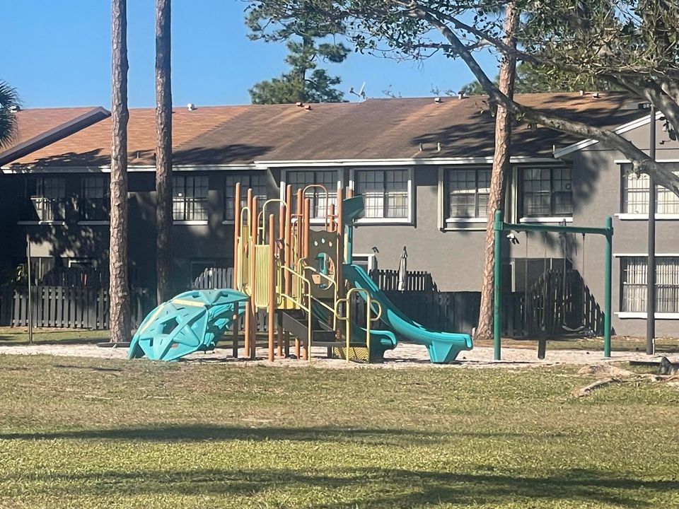 For Sale: $325,500 (3 beds, 2 baths, 1412 Square Feet)