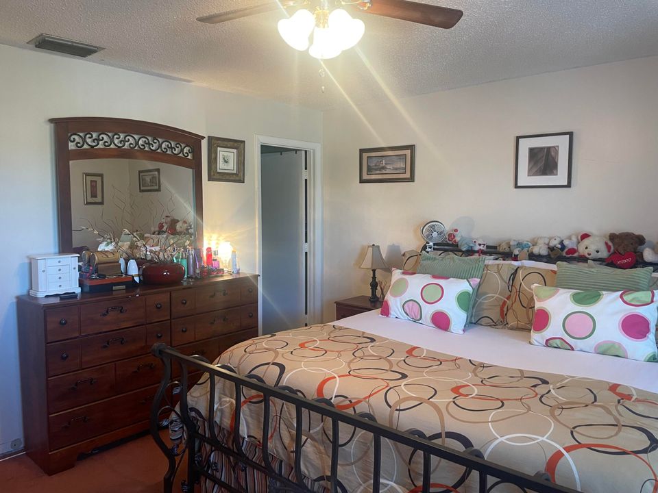 For Sale: $325,500 (3 beds, 2 baths, 1412 Square Feet)