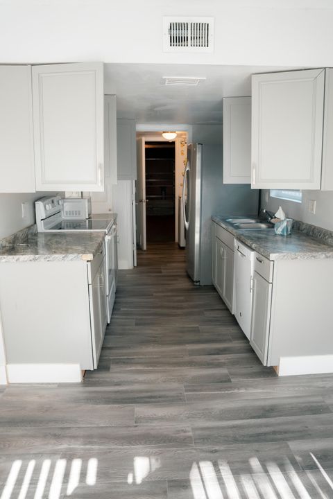 На продажу: $390,000 (3 спален, 2 ванн, 1404 Квадратных фут)