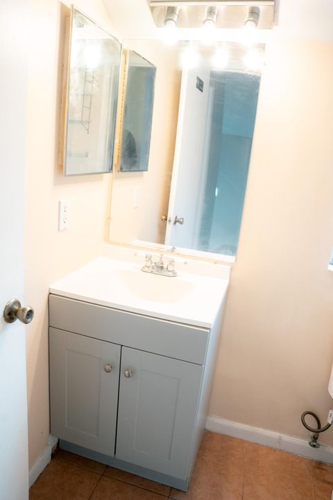 На продажу: $390,000 (3 спален, 2 ванн, 1404 Квадратных фут)