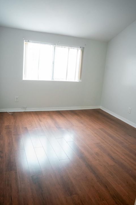 На продажу: $390,000 (3 спален, 2 ванн, 1404 Квадратных фут)