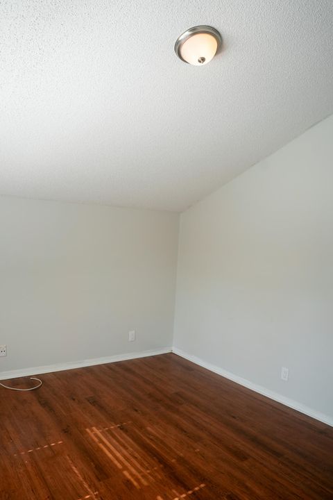 На продажу: $390,000 (3 спален, 2 ванн, 1404 Квадратных фут)