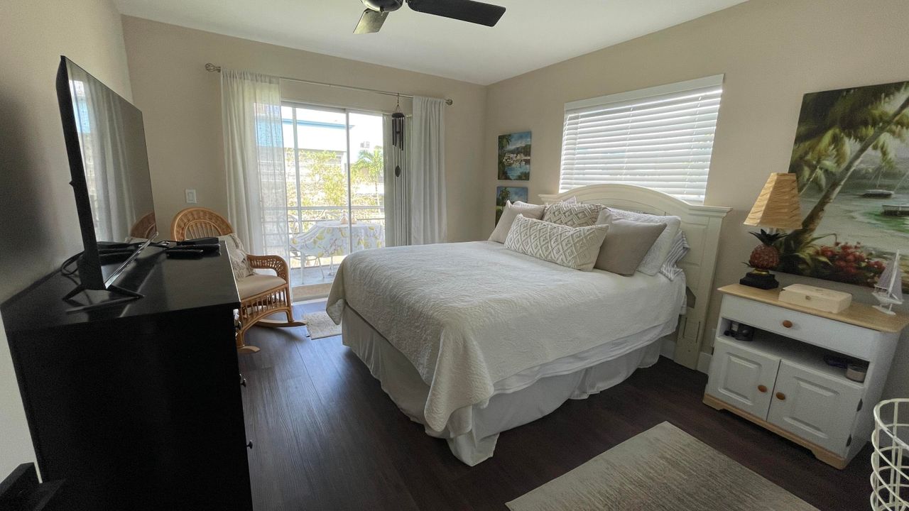 En Venta: $219,000 (2 camas, 2 baños, 907 Pies cuadrados)