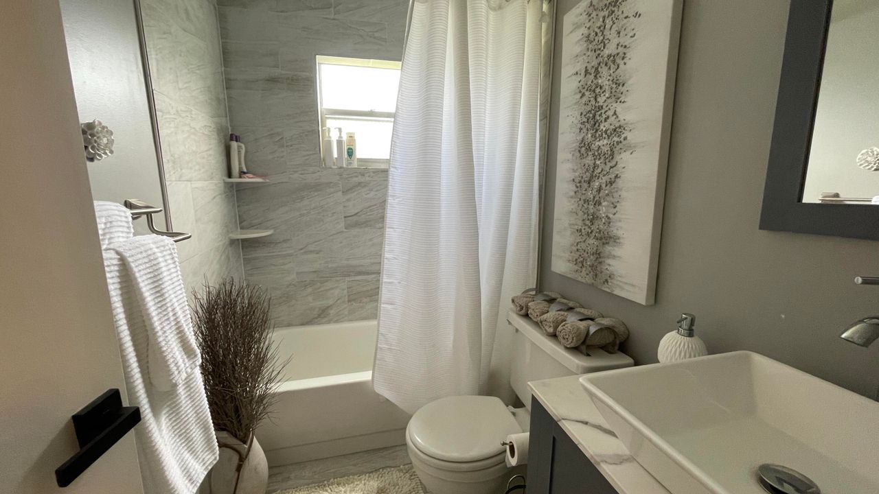 En Venta: $219,000 (2 camas, 2 baños, 907 Pies cuadrados)