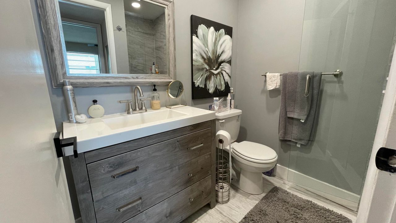 En Venta: $219,000 (2 camas, 2 baños, 907 Pies cuadrados)