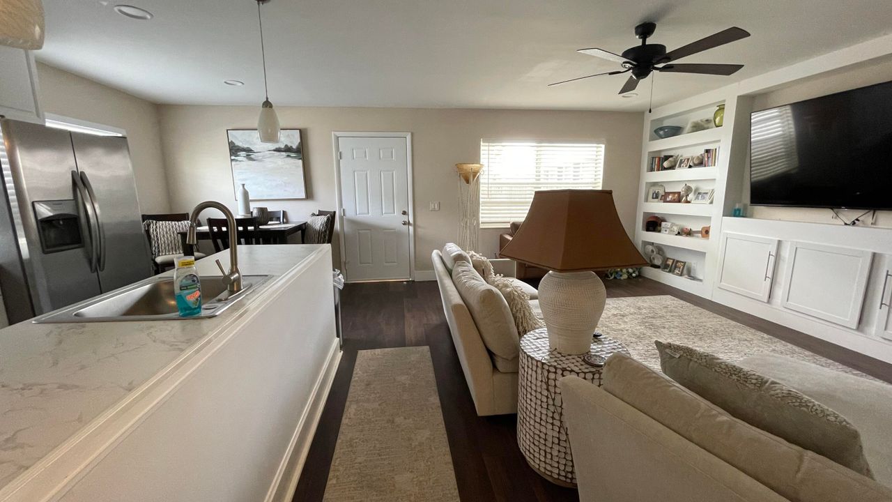 En Venta: $219,000 (2 camas, 2 baños, 907 Pies cuadrados)