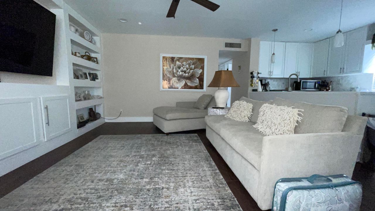 En Venta: $219,000 (2 camas, 2 baños, 907 Pies cuadrados)