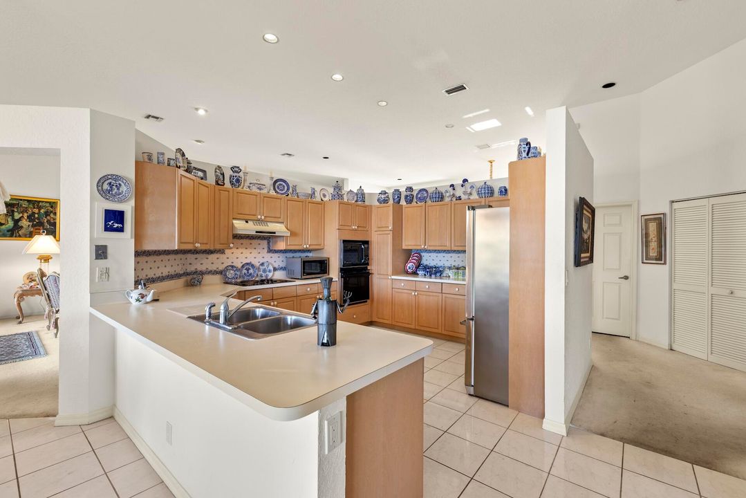 En Venta: $995,000 (4 camas, 3 baños, 3095 Pies cuadrados)