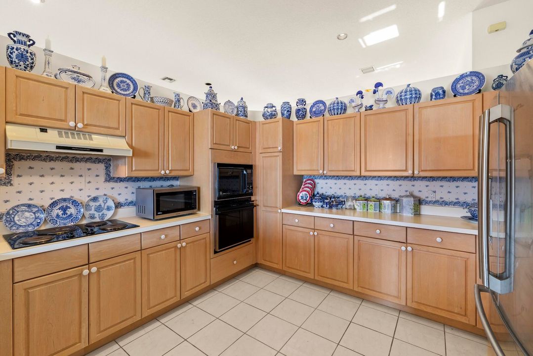 En Venta: $995,000 (4 camas, 3 baños, 3095 Pies cuadrados)