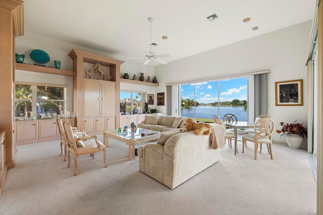 En Venta: $995,000 (4 camas, 3 baños, 3095 Pies cuadrados)