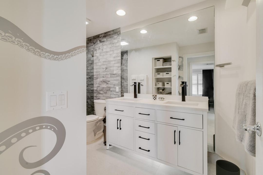 For Rent: $5,000 (2 beds, 2 baths, 1609 Square Feet)