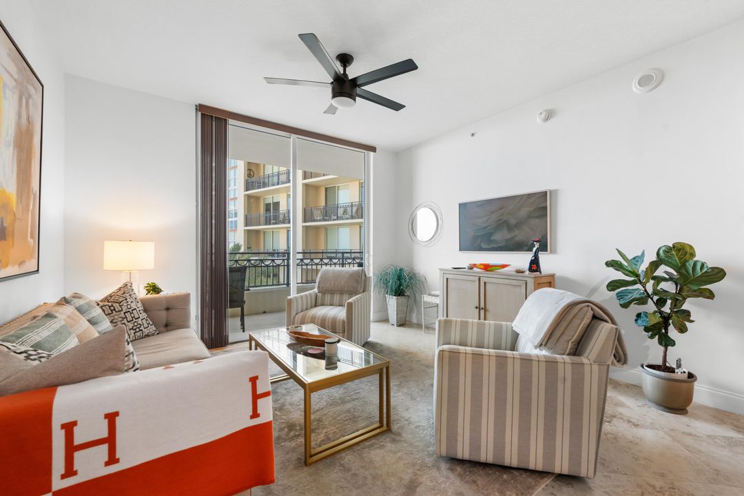 For Rent: $4,300 (2 beds, 2 baths, 1120 Square Feet)