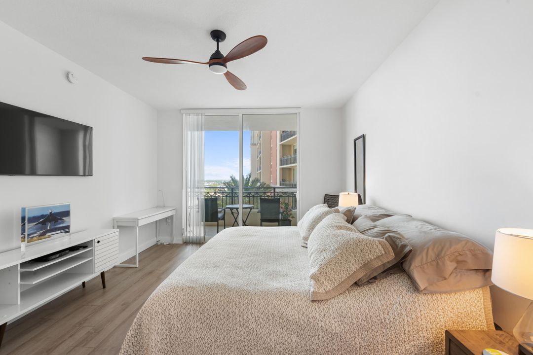 For Rent: $4,300 (2 beds, 2 baths, 1120 Square Feet)