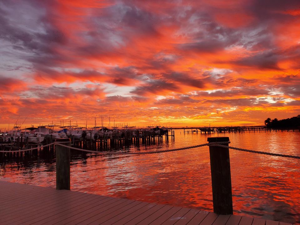 For Sale: $304,999 (2 beds, 2 baths, 1072 Square Feet)