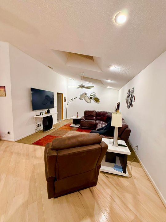 En Venta: $510,900 (2 camas, 2 baños, 2227 Pies cuadrados)