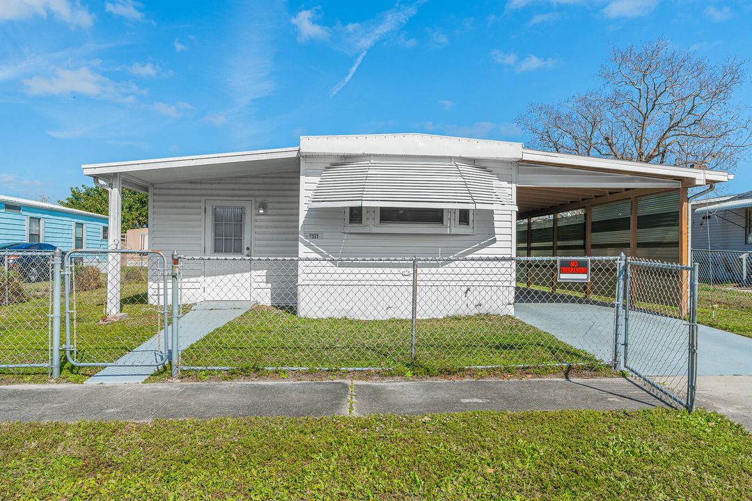 For Sale: $176,000 (3 beds, 2 baths, 672 Square Feet)