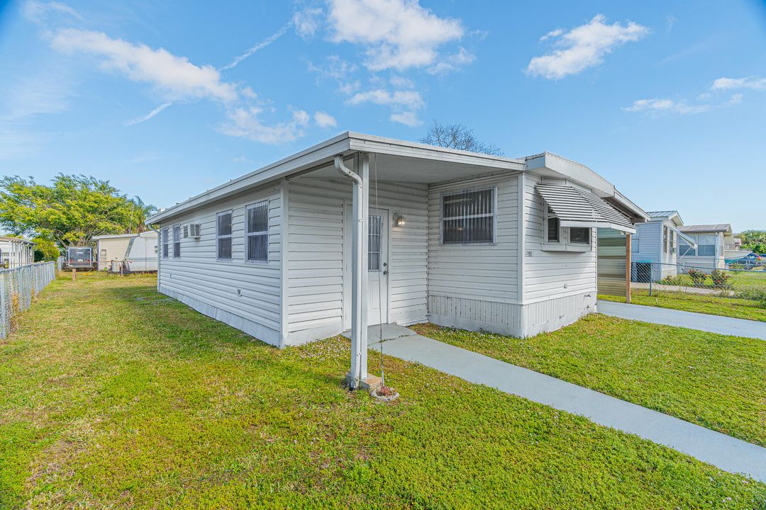 For Sale: $176,000 (3 beds, 2 baths, 672 Square Feet)