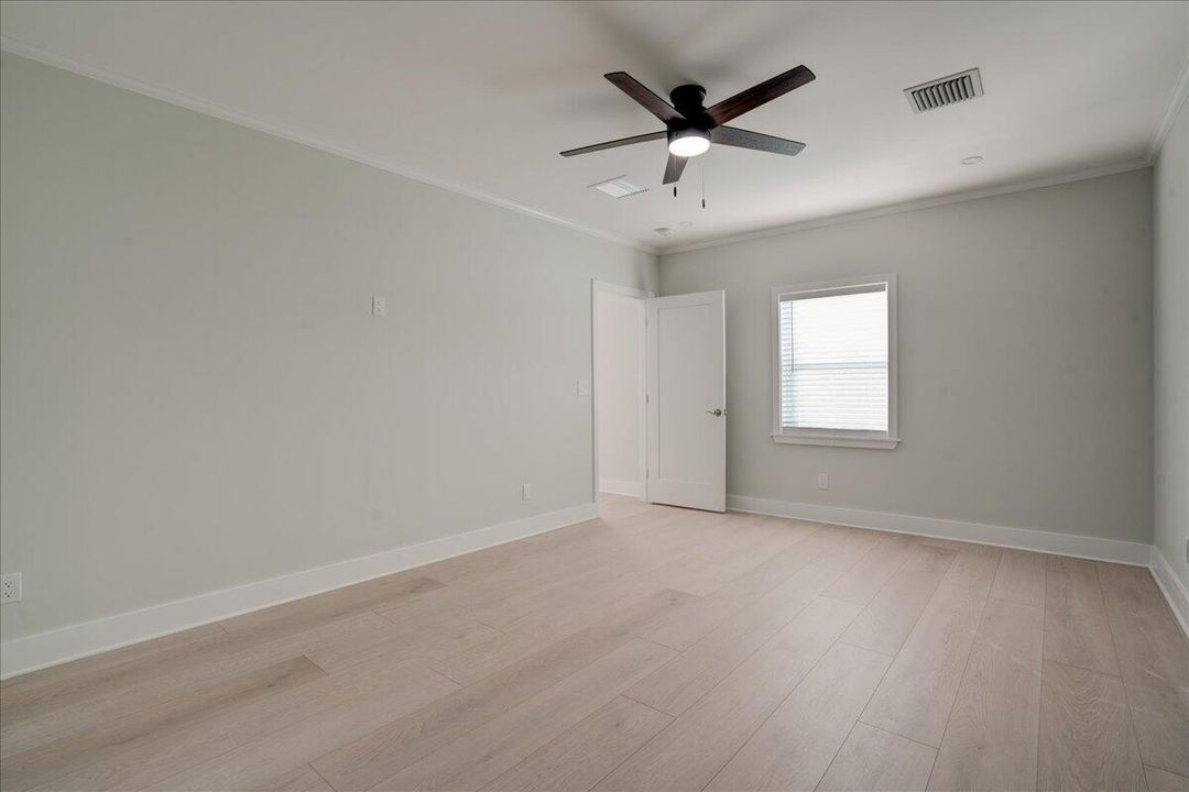 For Rent: $4,100 (3 beds, 2 baths, 1032 Square Feet)