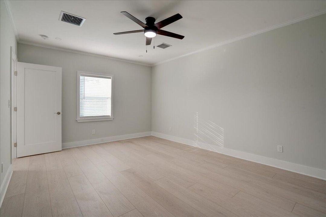 For Rent: $4,100 (3 beds, 2 baths, 1032 Square Feet)