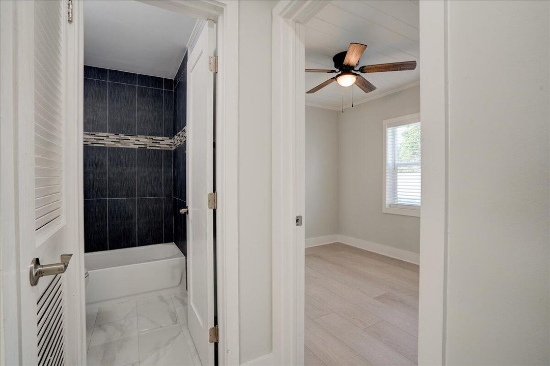 For Rent: $4,100 (3 beds, 2 baths, 1032 Square Feet)