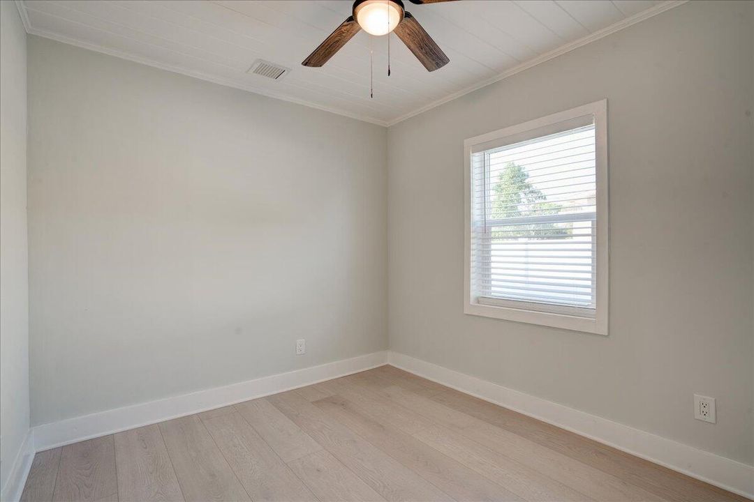 For Rent: $4,100 (3 beds, 2 baths, 1032 Square Feet)