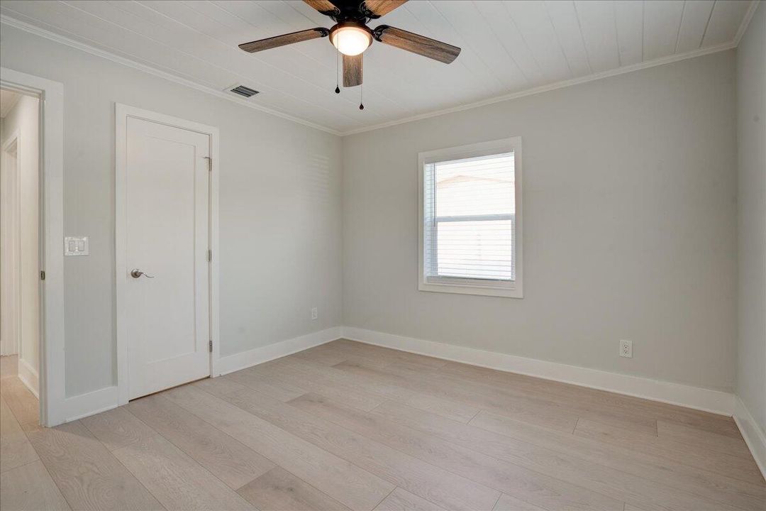 For Rent: $4,100 (3 beds, 2 baths, 1032 Square Feet)