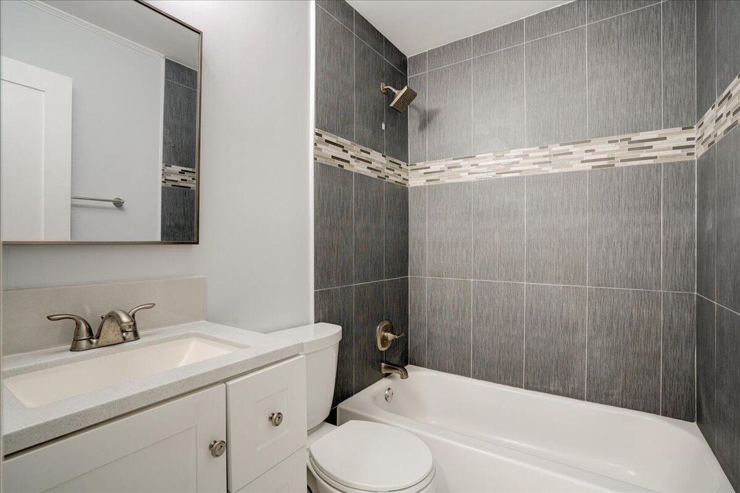 For Rent: $4,100 (3 beds, 2 baths, 1032 Square Feet)