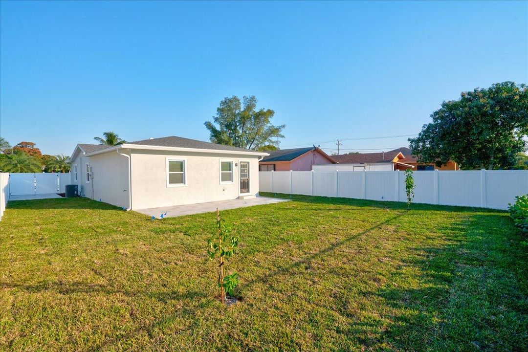 For Rent: $4,100 (3 beds, 2 baths, 1032 Square Feet)