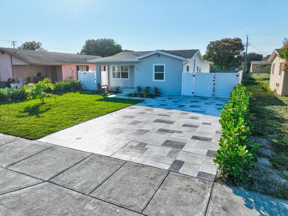 For Rent: $4,100 (3 beds, 2 baths, 1032 Square Feet)