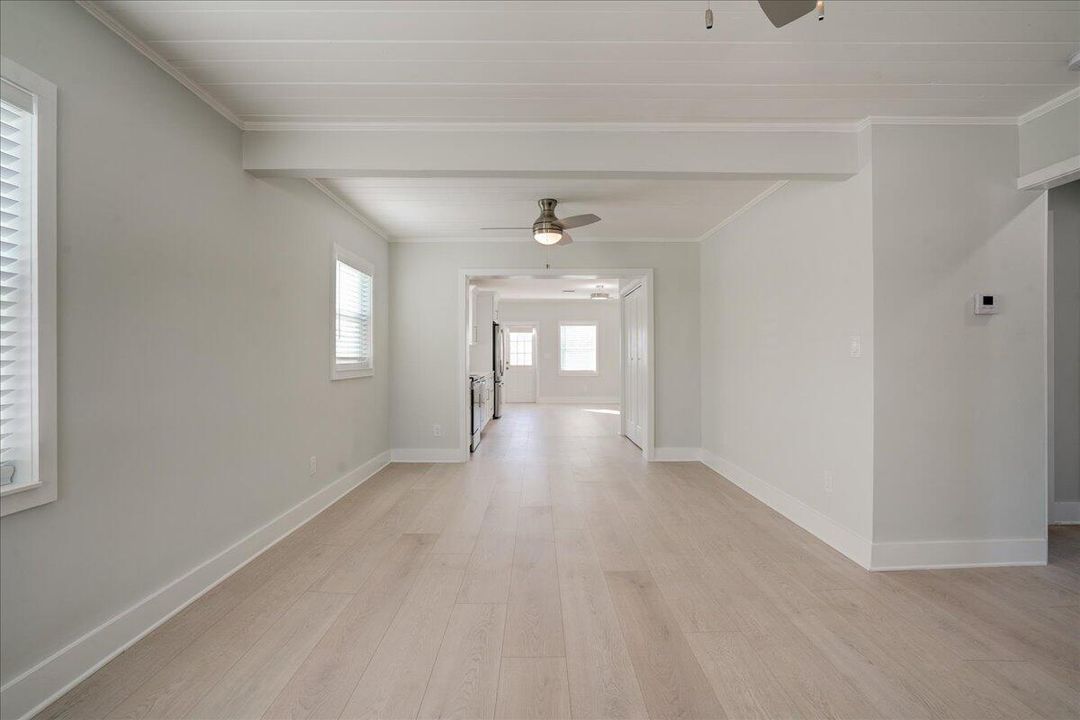 For Rent: $4,100 (3 beds, 2 baths, 1032 Square Feet)