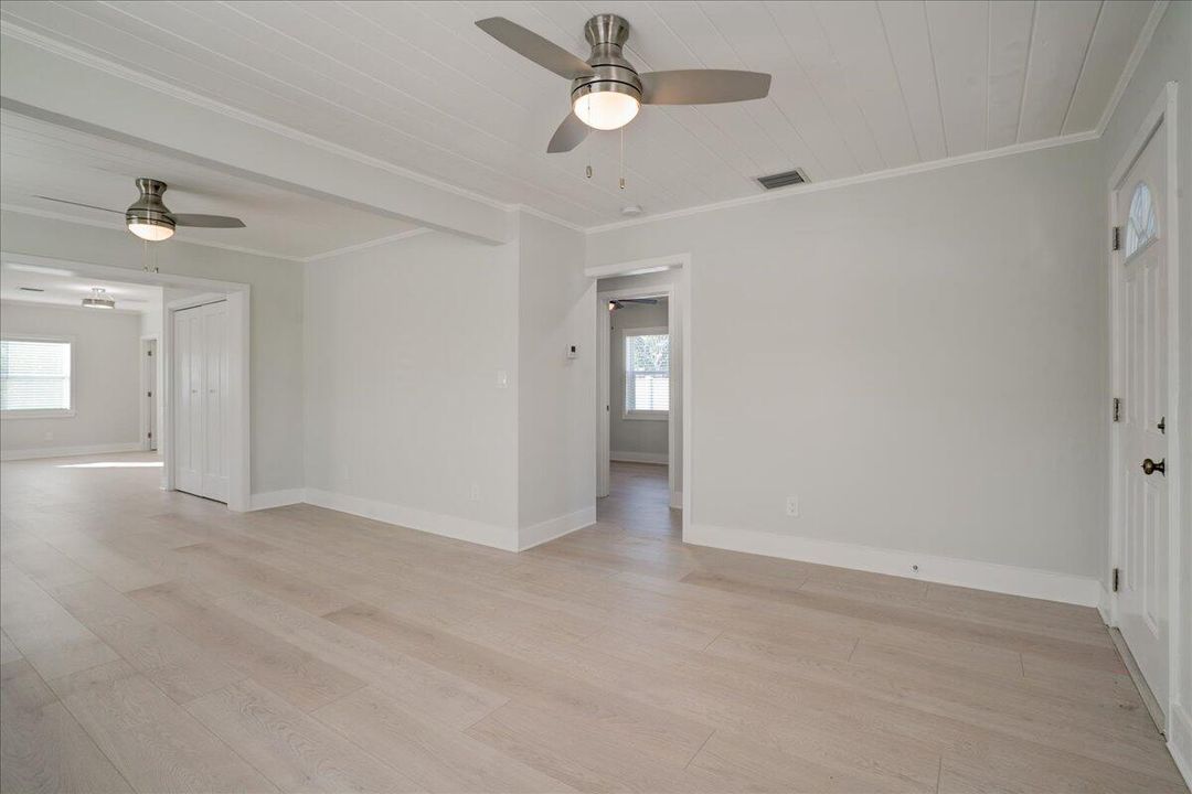 For Rent: $4,100 (3 beds, 2 baths, 1032 Square Feet)