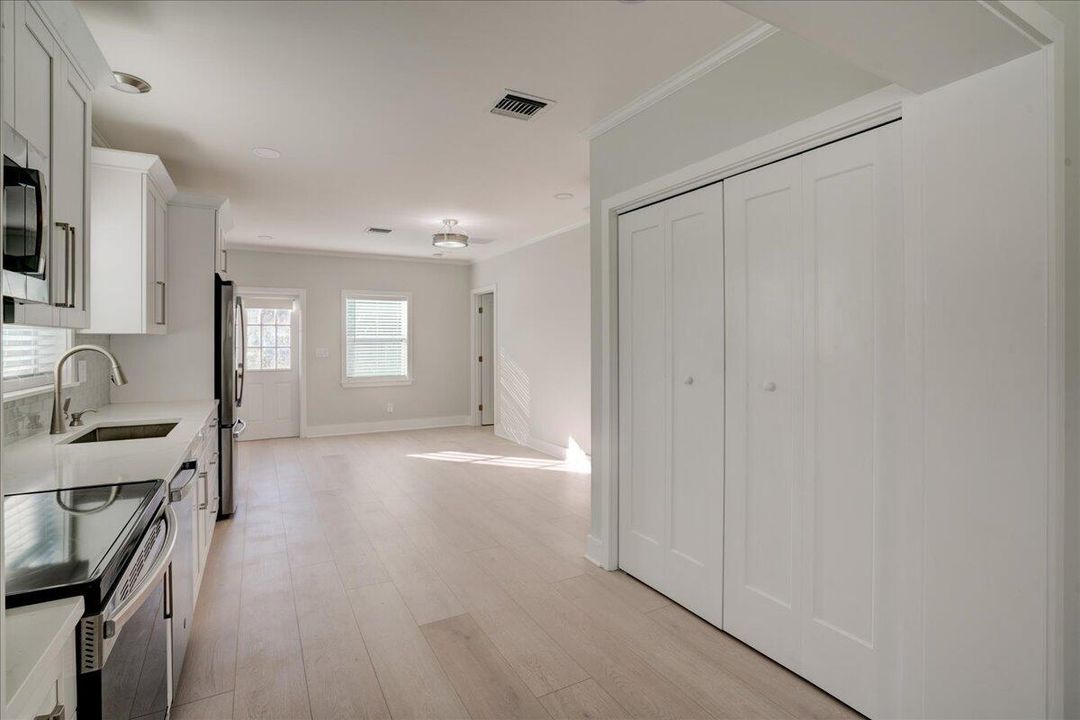 For Rent: $4,100 (3 beds, 2 baths, 1032 Square Feet)